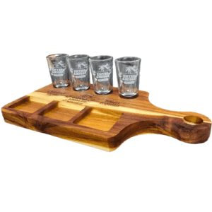 Set tabla y vasos tequileros en madera de teca personalizado