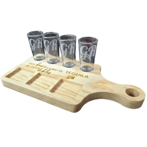 Set tabla y vasos tequileros en madera de Pino personalizado 3 espacios