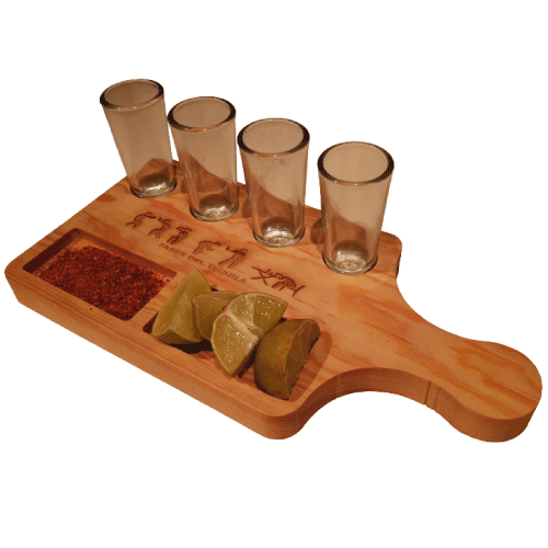 Set tabla y vasos tequileros en madera de pino personalizado 2 espacios