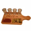 Tabla de madera para tequila de Santos Customs Designs con 4 caballitos de vidrio, compartimentos con chile y limón, y un grabado láser de las Fases del Tequila.